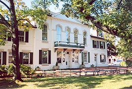 [photo, Queen Anne's County Courthouse, 100 Court House Square, Centreville, Maryland]