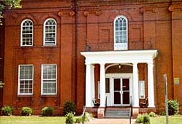 [photo, Worcester County Courthouse entrance, One West Market St., Snow Hill, Maryland]